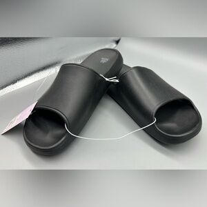 Wild Fable Women's Black/Robbie 1 Band Round Toe Slide Sandal Shoes - mu…